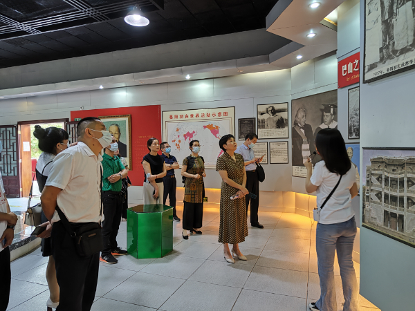 参观晏博.jpg
