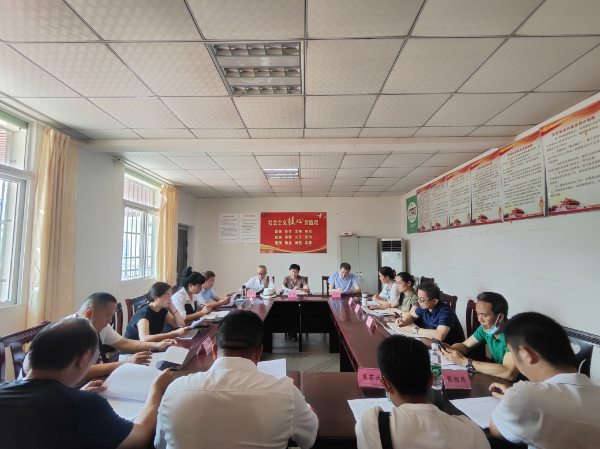 召开座谈会.jpg